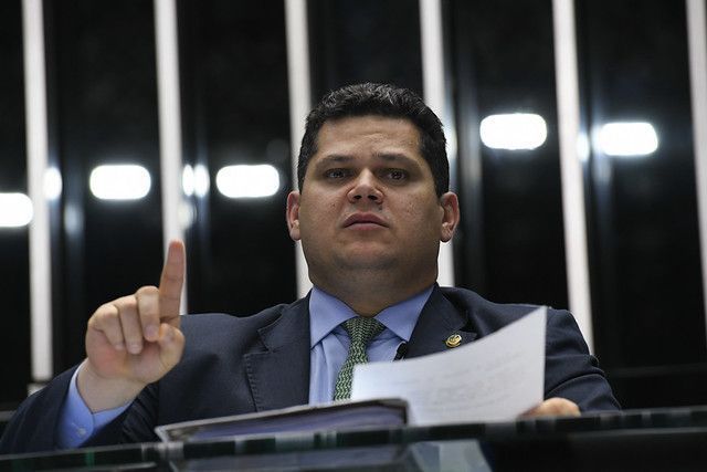 Justiça Federal envia ao STF ação para Senado divulgar visitas