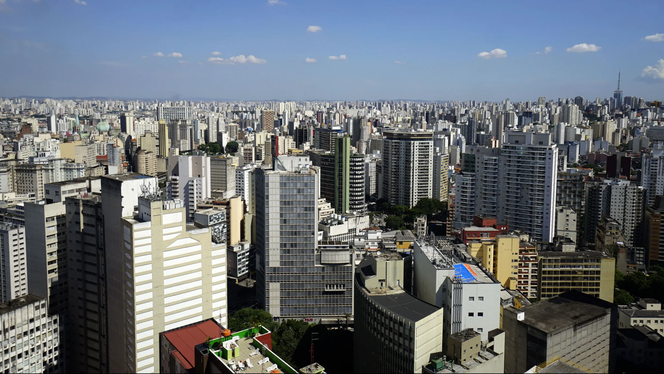 STJ suspende processos sobre locação por temporada em condomínios seguros