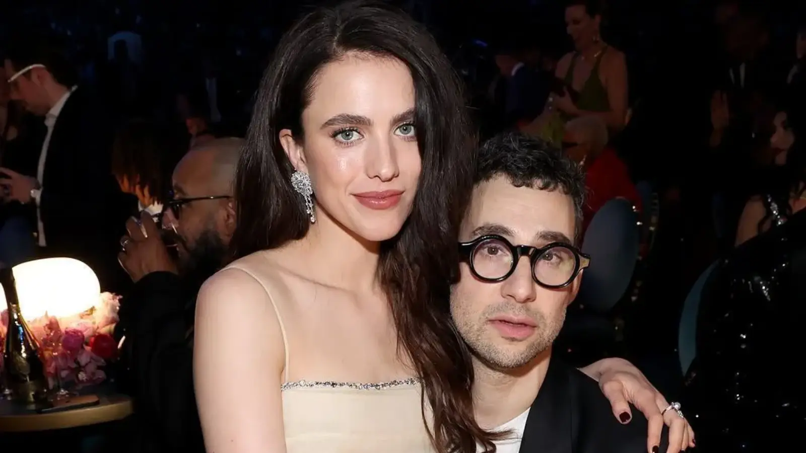 Jack Antonoff ironiza divórcio com Margareth Qualley em entrevista