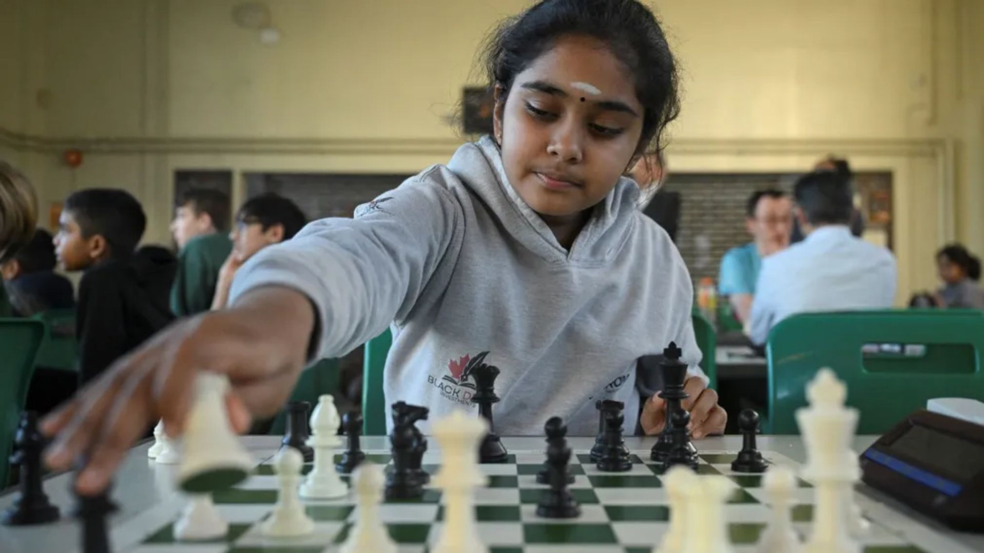 Do tabuleiro encontrado na pandemia ao recorde mundial: a jornada de uma menina no xadrez