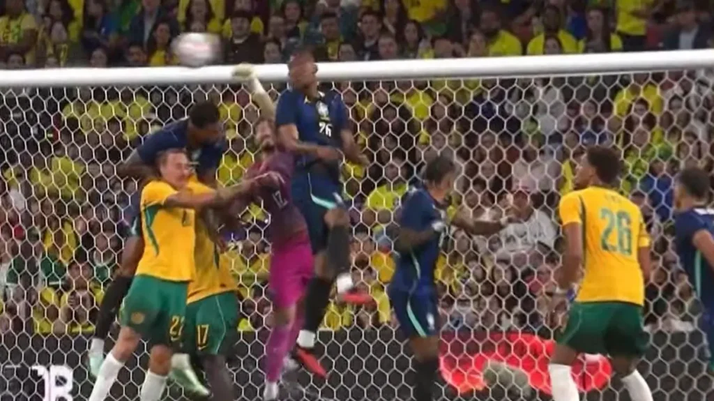 Falha? Análise do gol sofrido por Otávio contra a Austrália