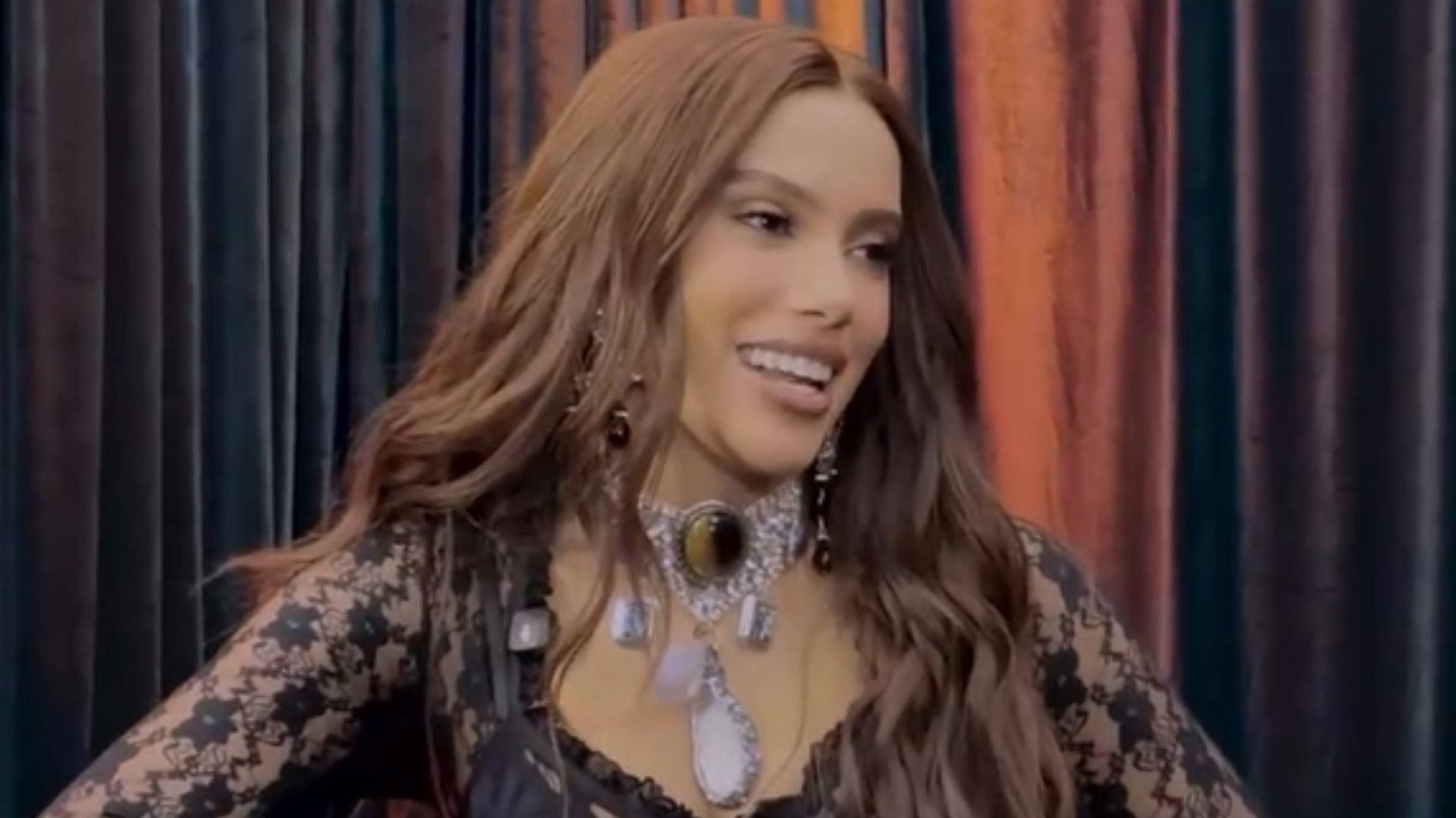 Anitta comenta sobre falta de sexo e sua recusa a Mariah Carey