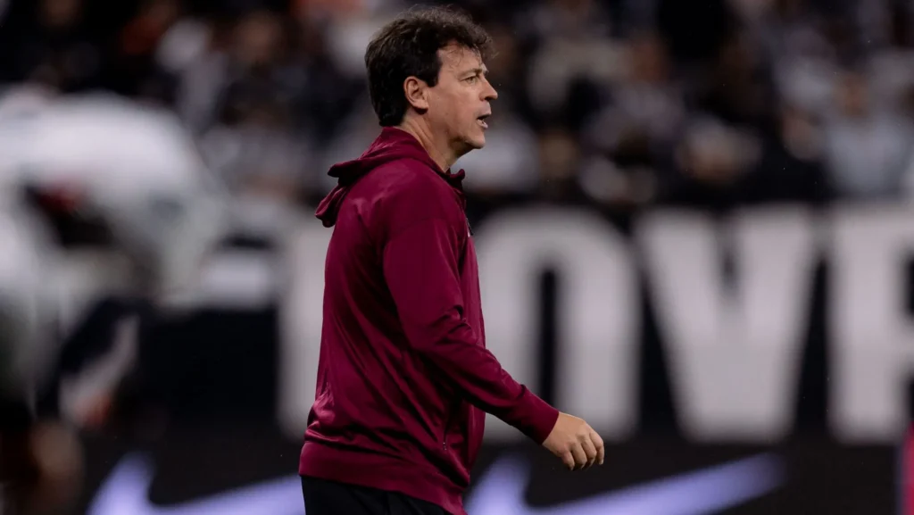 Permanência de Diniz aumenta pressão sobre elenco em campo