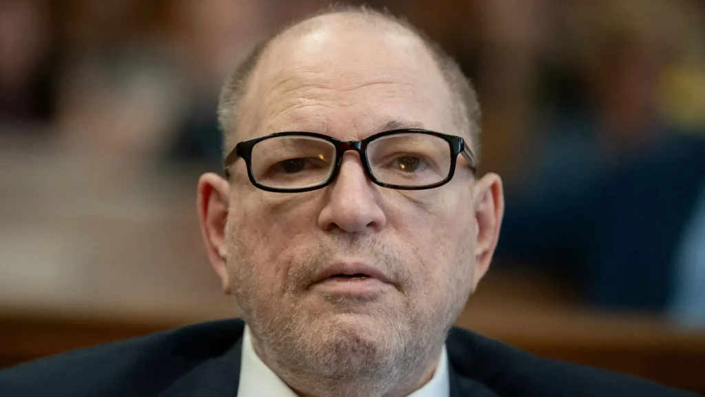 Harvey Weinstein é condenado a 15 anos de prisão por justiça restaurativa.