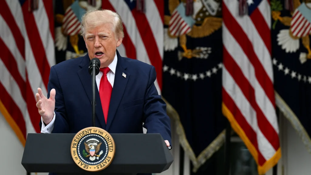 Pesquisa CNN: Aprovação de Trump cai para nível recorde baixo