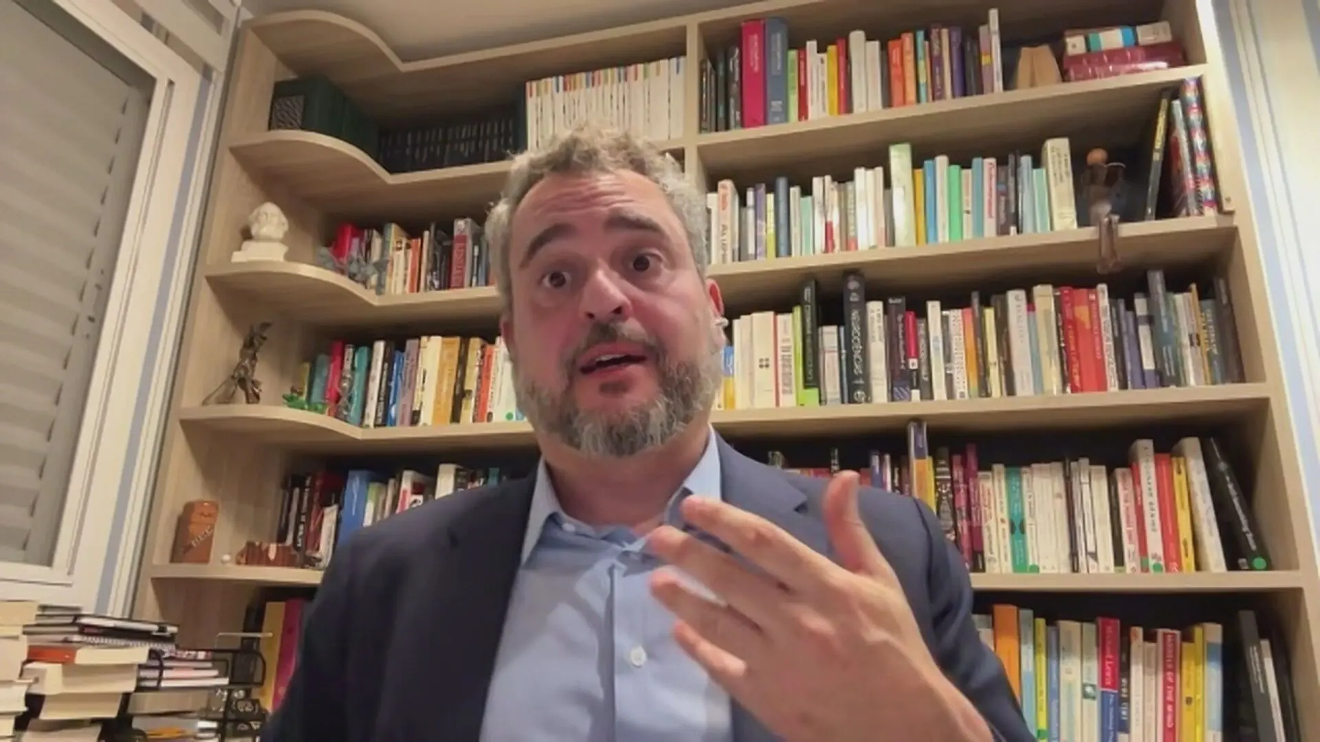 Interferência no dia do último debate é inaceitável, alerta professor