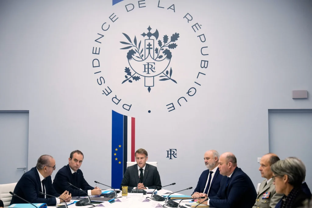 Governo francês anunciará medidas para amenizar protestos e crises
