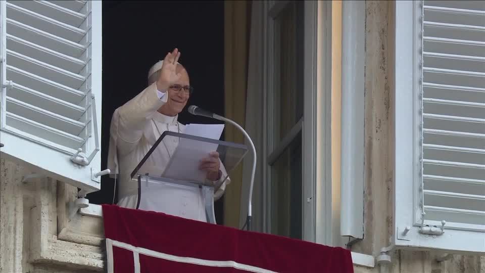 Papa Leão XIV realiza oração no Vaticano após recuperação médica