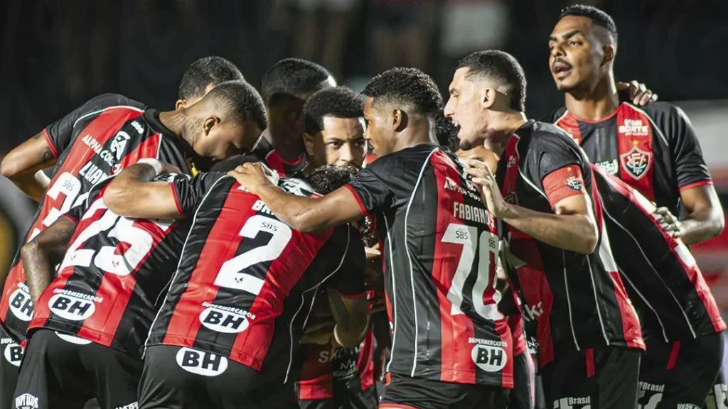Adversário do Corinthians, Vitória busca vitória fora de casa