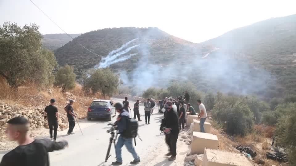 Cisjordânia: Colonos de Israel atacam palestinos e diplomatas atuando