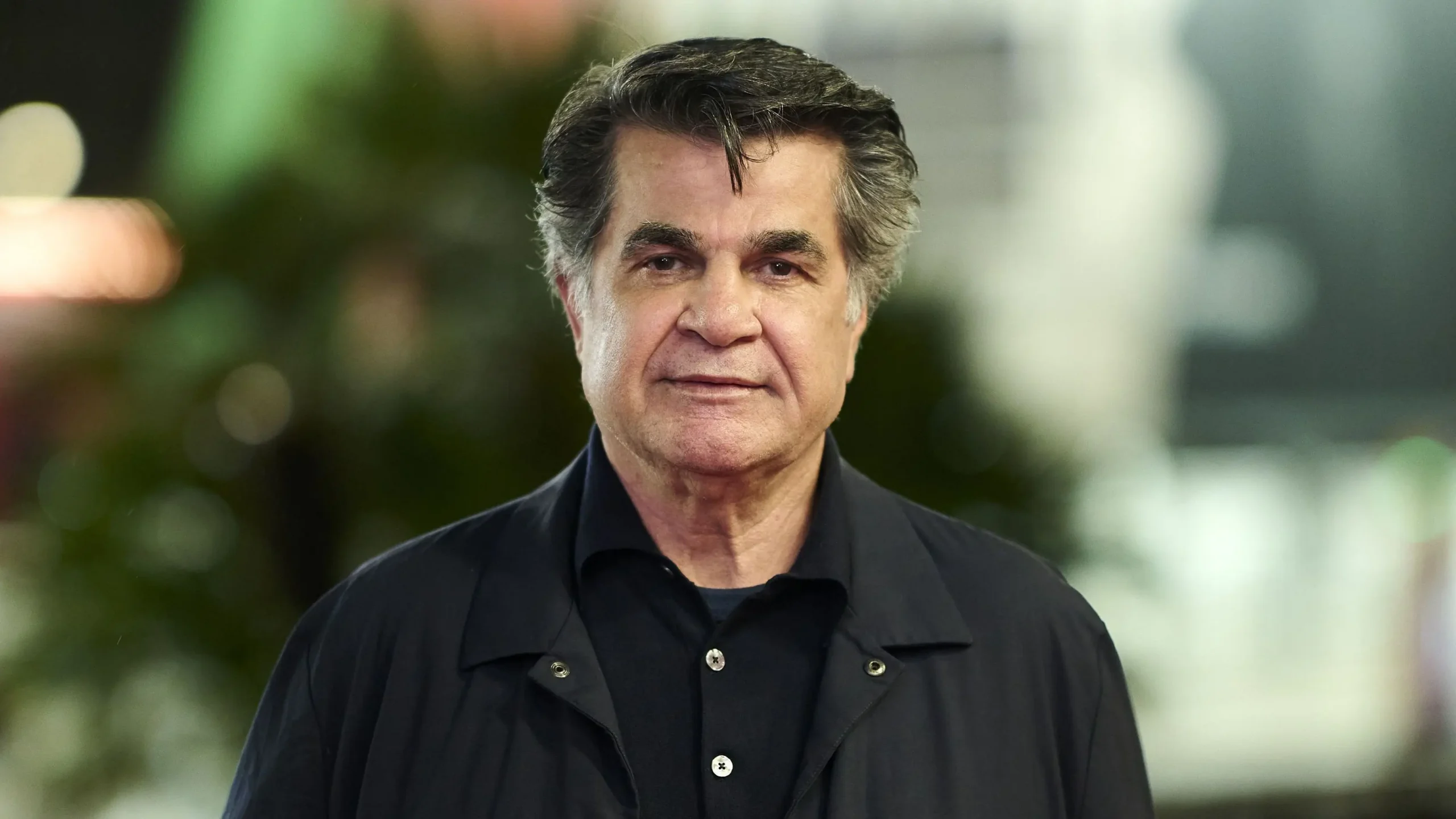 Cineasta Jafar Panahi é condenado a cinco anos de prisão no Irã.