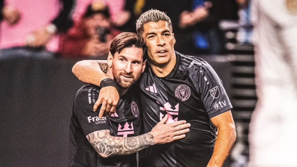 Luis Suárez faz dedicatória emocionante para Messi após despedida