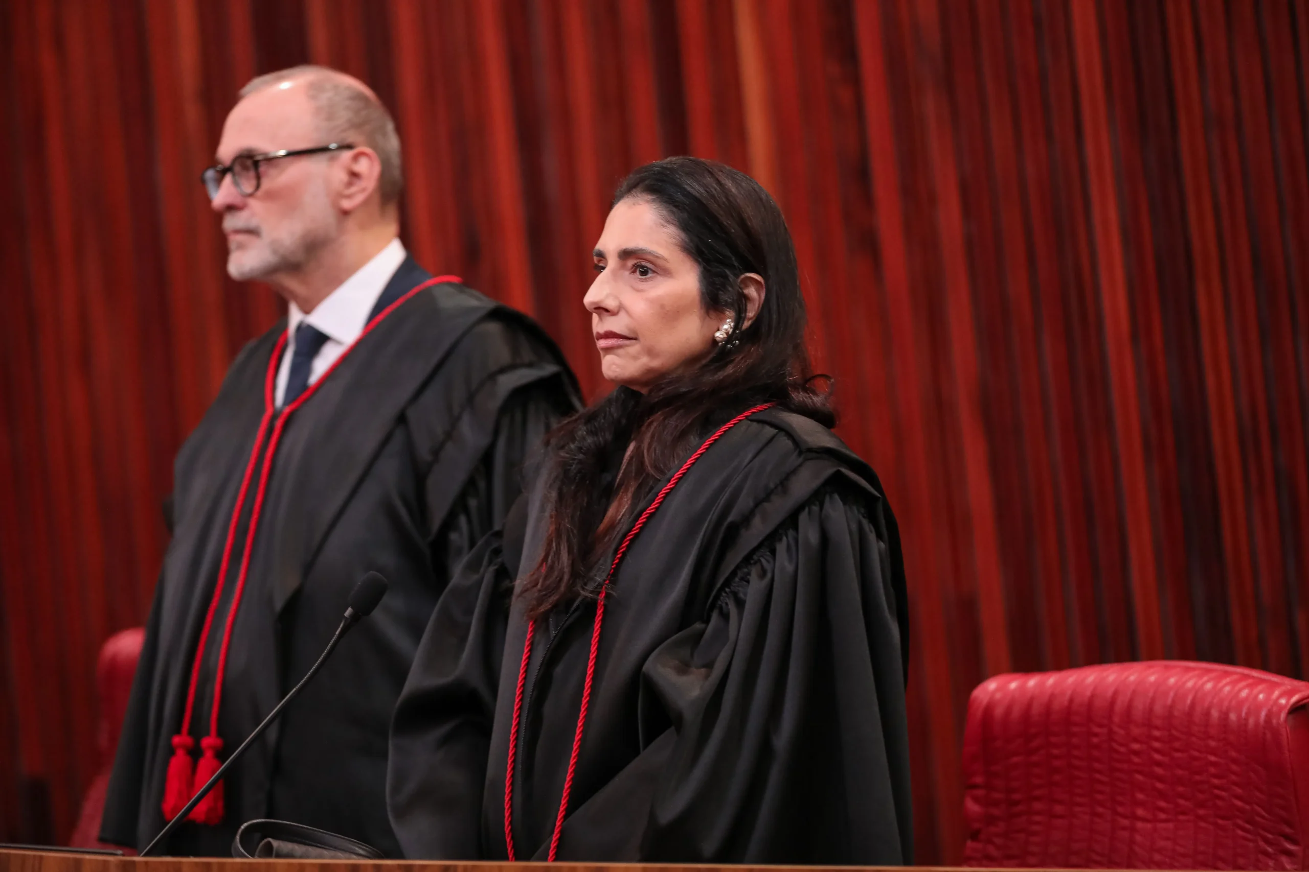 Ministra que barrou cadeira vazia de Lula denuncia misoginia